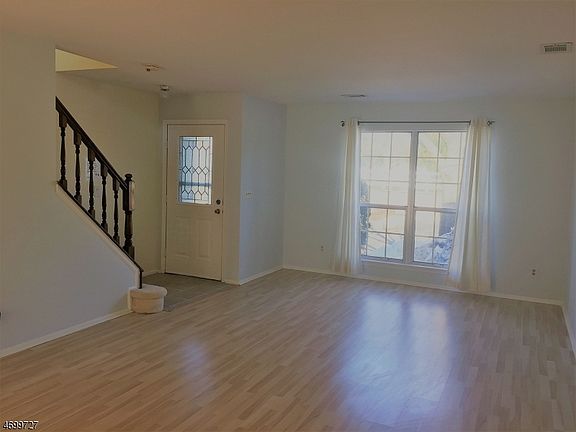 5th image of 134 Grantham Dr