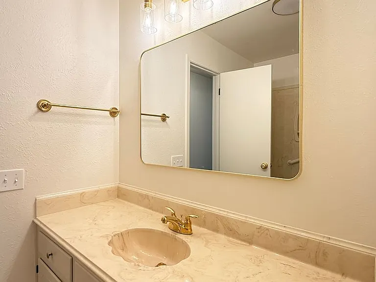 1039 Harris Ln — Photo 21