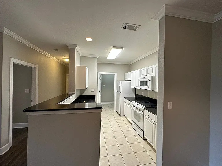 450 Park Ave #104 — Photo 4