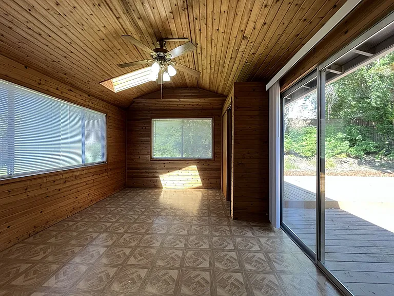 687 SE Barnes Ave — Photo 35