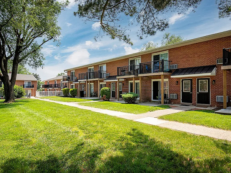Aston Glen Apartments