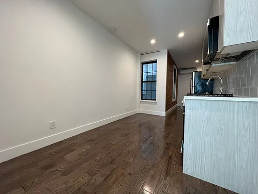 Rented by Yup Realty LLC | media 21