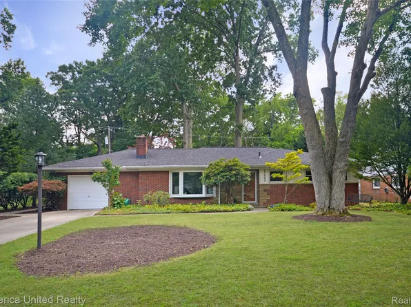 21543 Mahon Dr, Southfield, MI 48075