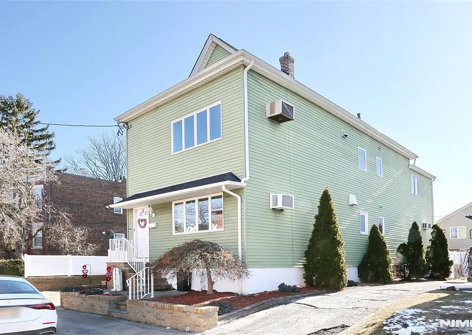 492 Madeline Ave #2