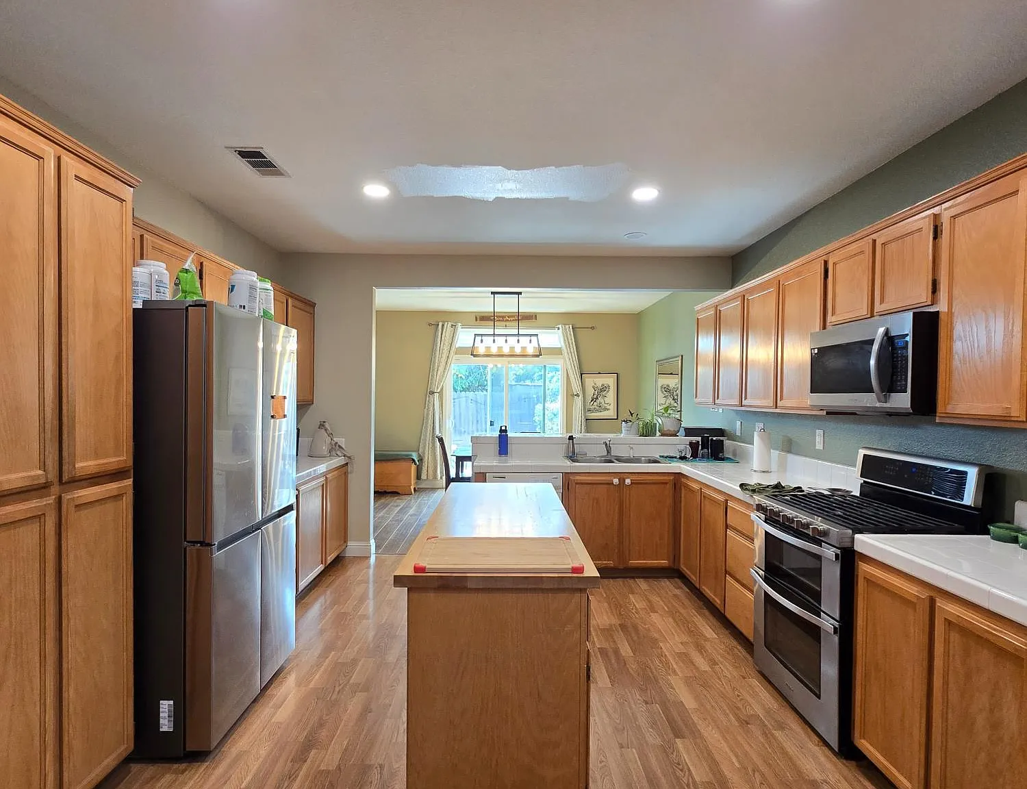4 bed, 1952 sqft, $3,200 — Photo 2