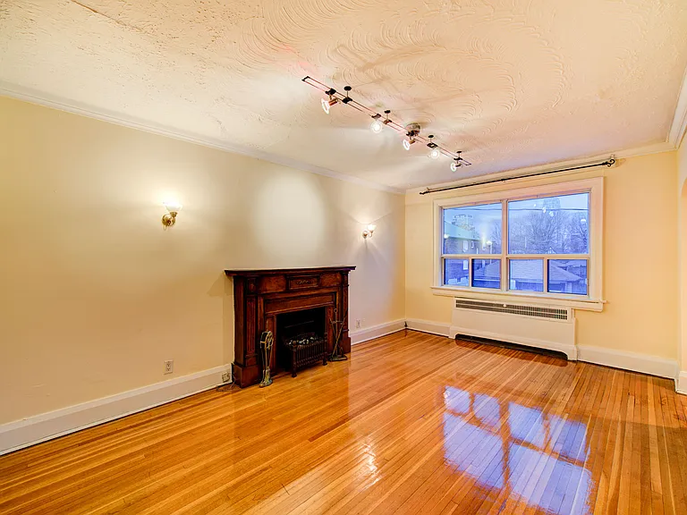 938 Avenue Rd #3 — Photo 20