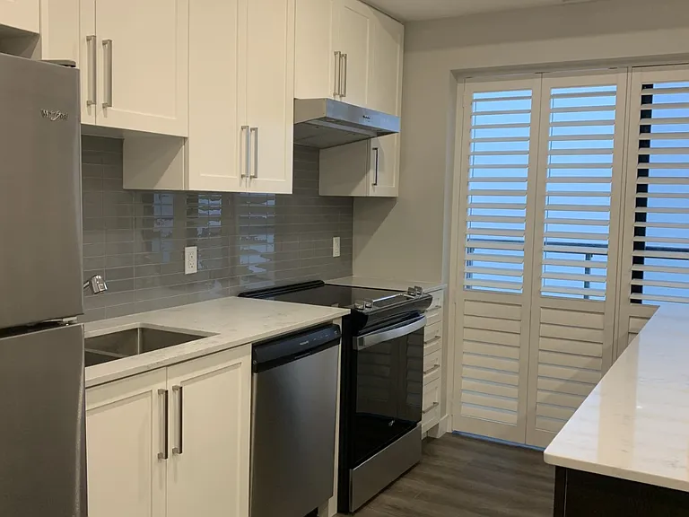 15 Queen St S #2102 — Photo 3