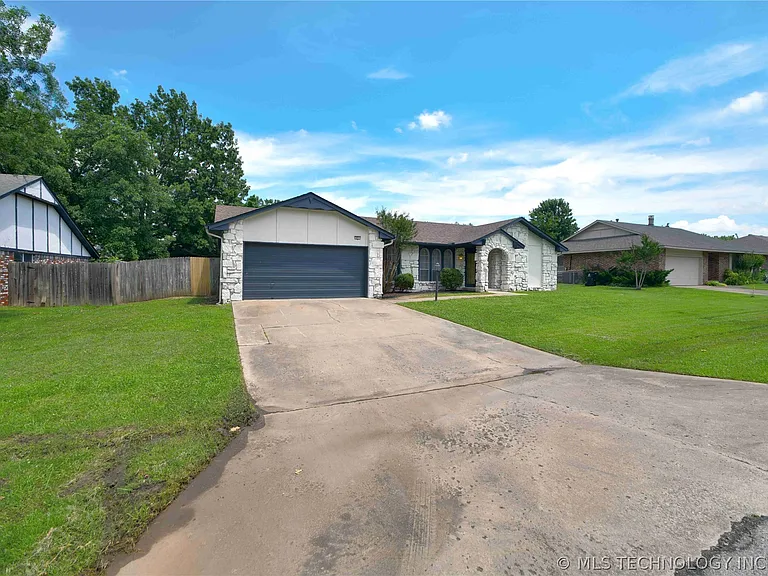 401 N Fir Pl — Photo 3