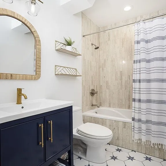 821 W Roscoe St #1 — Photo 121