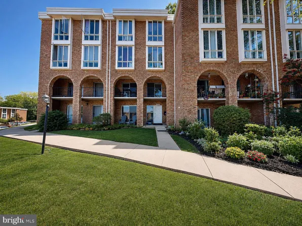 2631 Wagon Dr #333, Alexandria, VA 22303