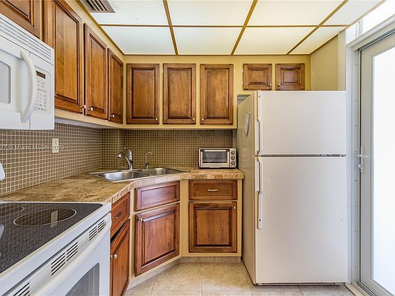 3rd image of 1776 James Ave APT 2B
