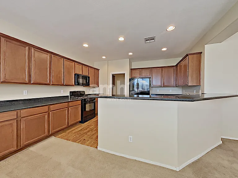 1052 Crescent Falls St — Photo 4