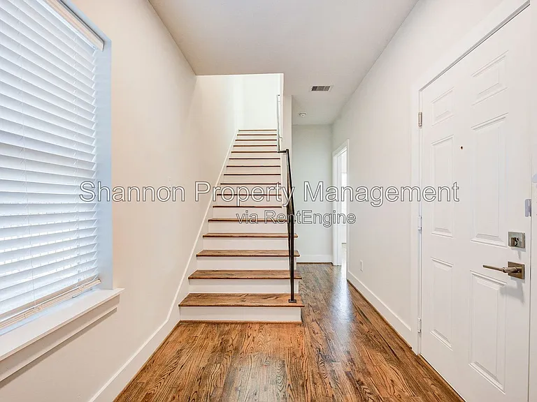 1603 Colorado St — Photo 5