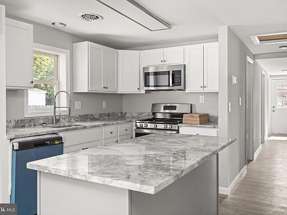 3rd image of 312 Center St