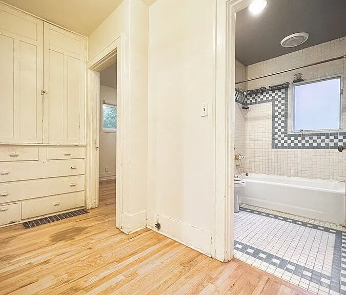 2112 E Republican St #UPPER — Photo 8