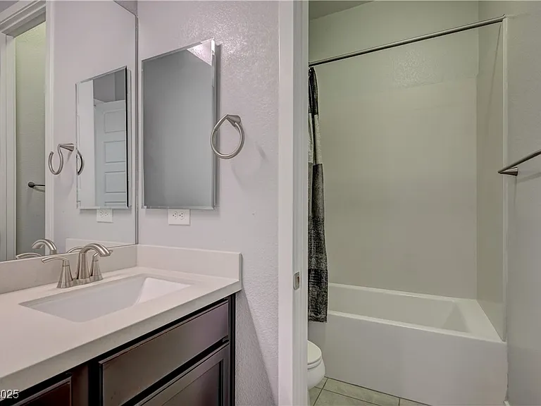 3943 Reyes Ave — Photo 30