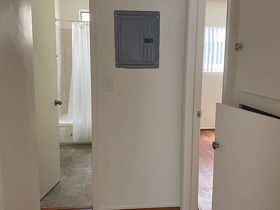 3rd image of 5101 Buffalo Ave APT 2