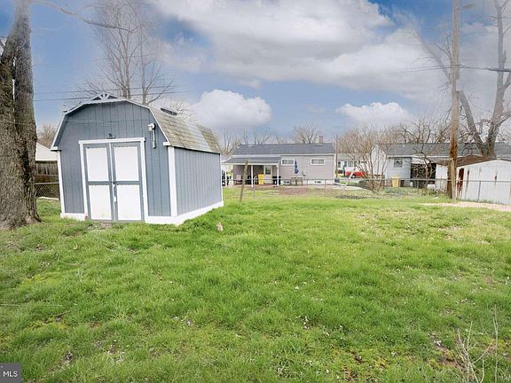 3rd image of 108 Oak Spring Dr