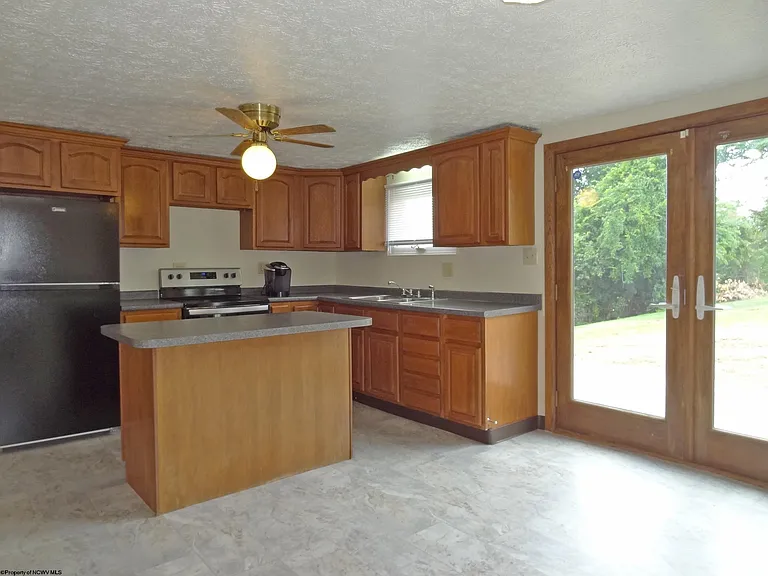 2726 Stewartstown Rd — Photo 29