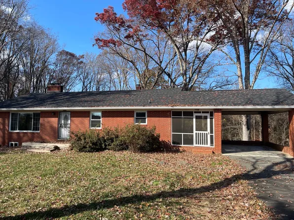 5509 Skylark Rd, Pfafftown, NC 27040