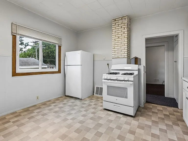 425 Bancroft St — Photo 8