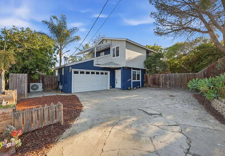 1912 Shirley Ln — Photo 2