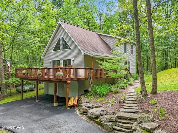 111 Sun Valley Dr, Tafton, PA 18464