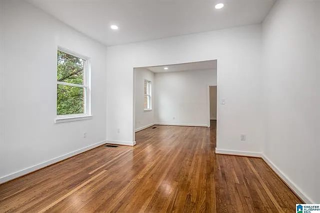 2116 Clarendon Ave — Photo 14