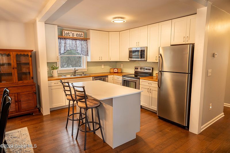 3rd image of 25 Hoyt Avenue