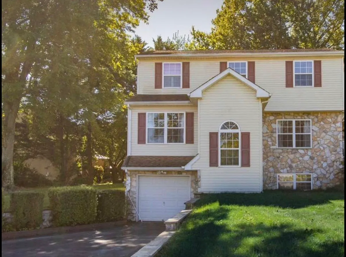 4009 Washington Dr — Photo 1