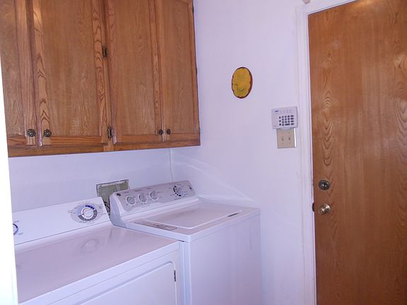 3rd image of 4916 Rockford Ct