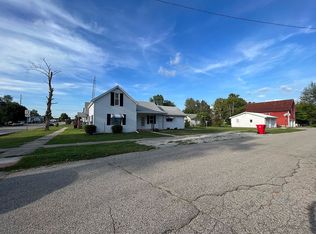 206 W Jackson St, Mentone, IN