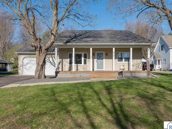 612 N 8th St, Saint Peter, MN 56082