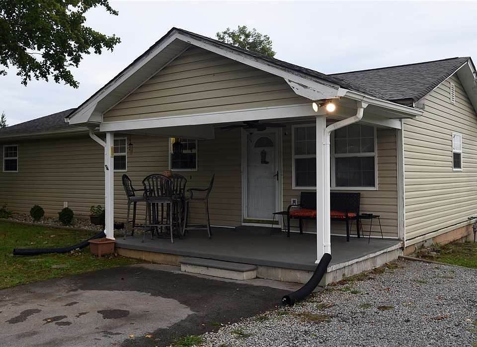 2nd image of 2804 Woodland Dr SE