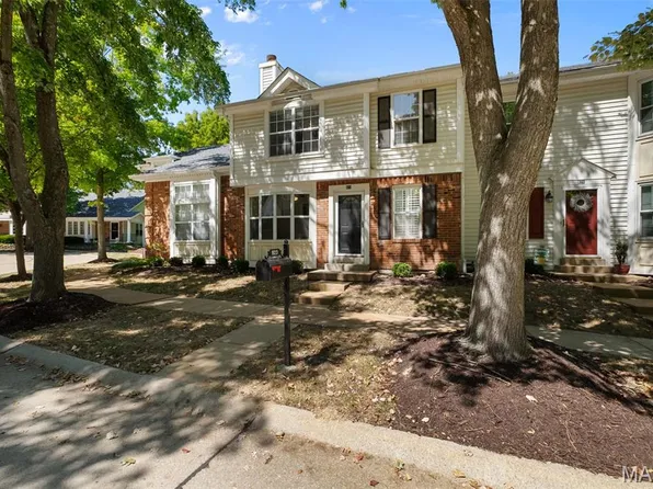 823 Hanna Ct, Manchester, MO 63021