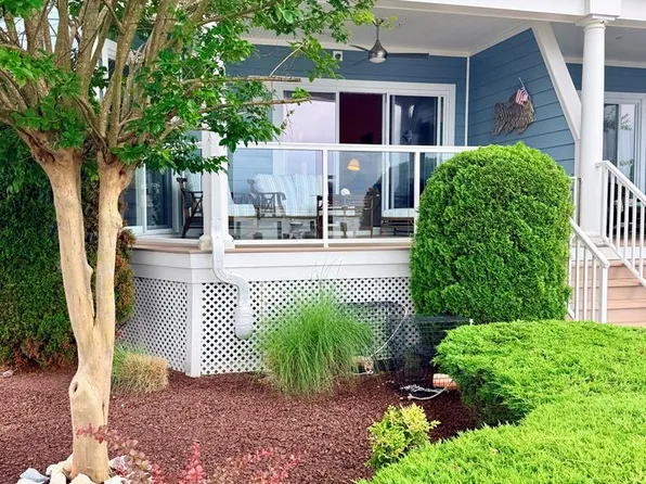 6321 Captains Ln, Chincoteague Island, VA 23336