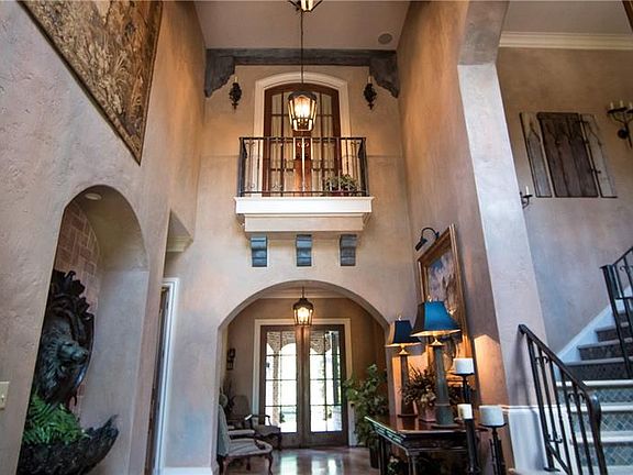 4th image of 410 Oakmont Cir SE