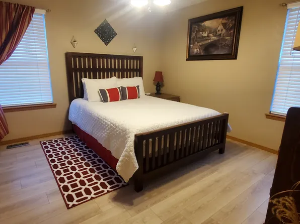 4453 W Portland St, Springfield, MO 65802