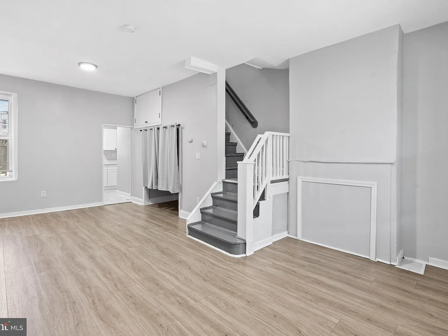 3 bed, 1060 sqft, $1,450 — Photo 2