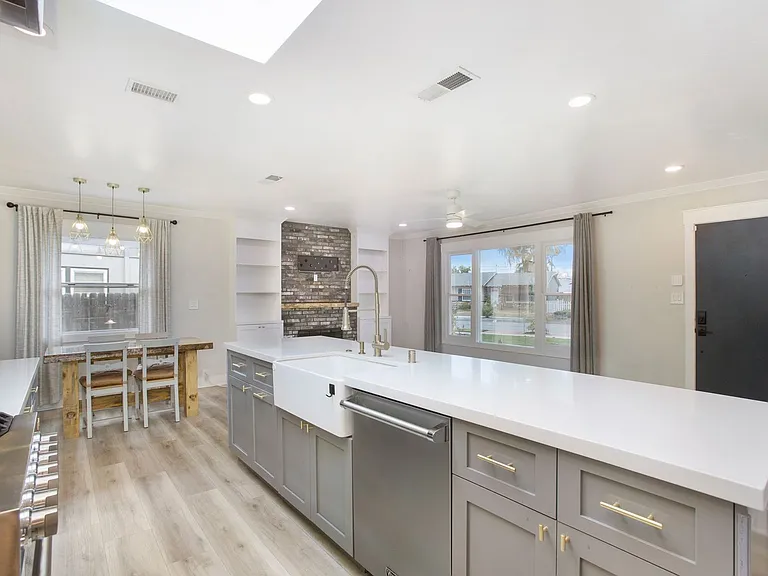 518 E Barkley Ave — Photo 19