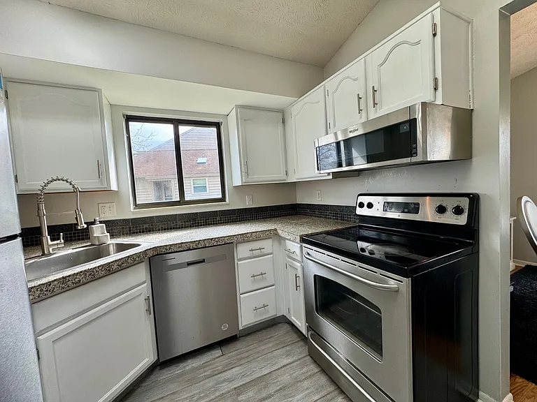 9526 Colegate Way — Photo 15