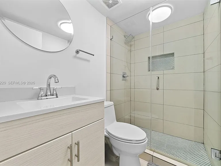 515 SW 3rd St #6 — Photo 11