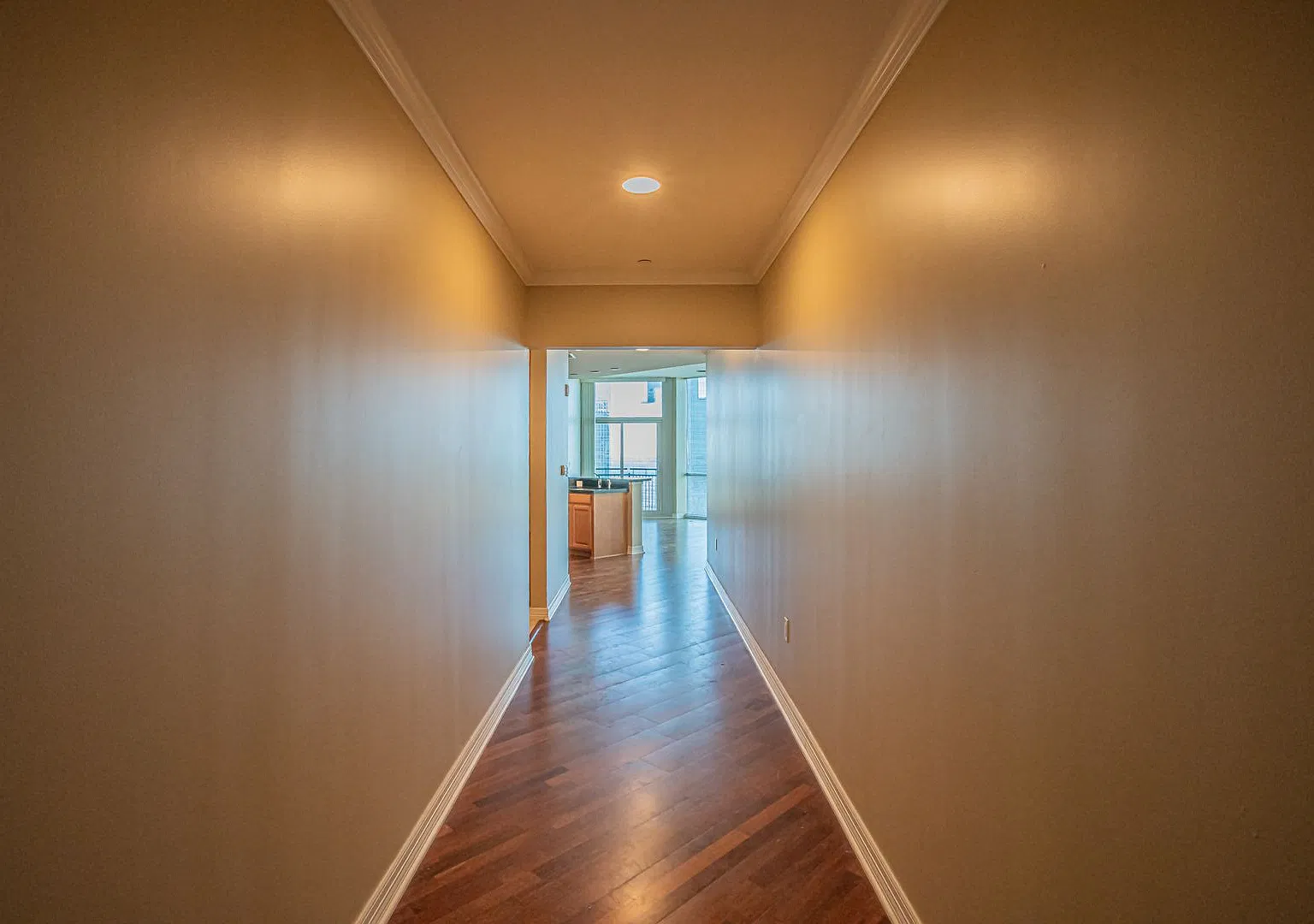 Experience Urban Living in Downtown Fort Worth! — Photo 4