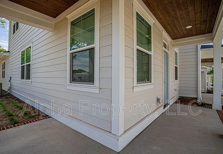 121 Remount Way — Photo 2