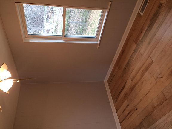 3rd image of 818 Farragut Ave