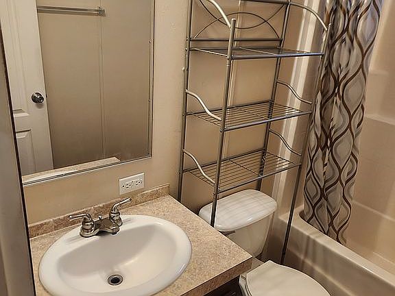 3rd image of 100 Brandy Ln