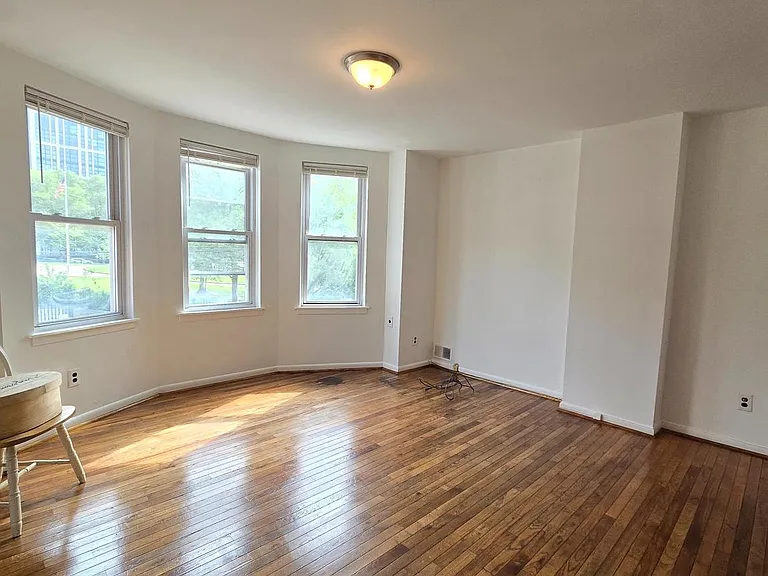 1351 Christian St — Photo 12