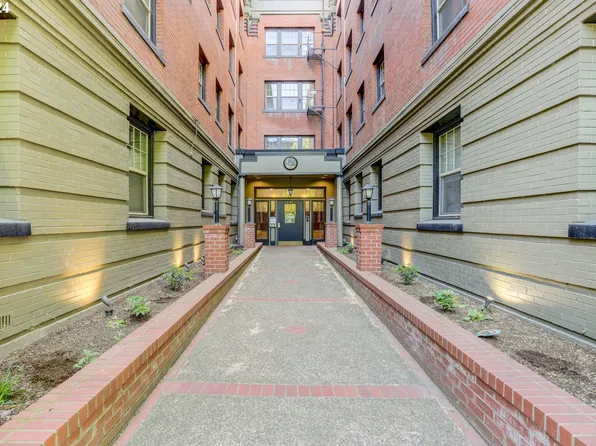 2109 NW Irving St Unit 207, Portland, OR 97210