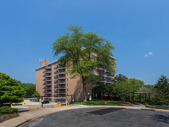 2nd image of 2030 N Adams St APT 704