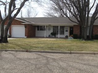 1005 Holiday Dr, Plainview, TX 79072